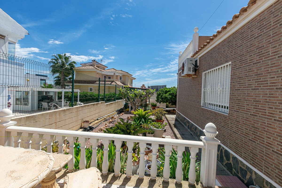 ShowFeedImage House – Detached Villa in Orihuela