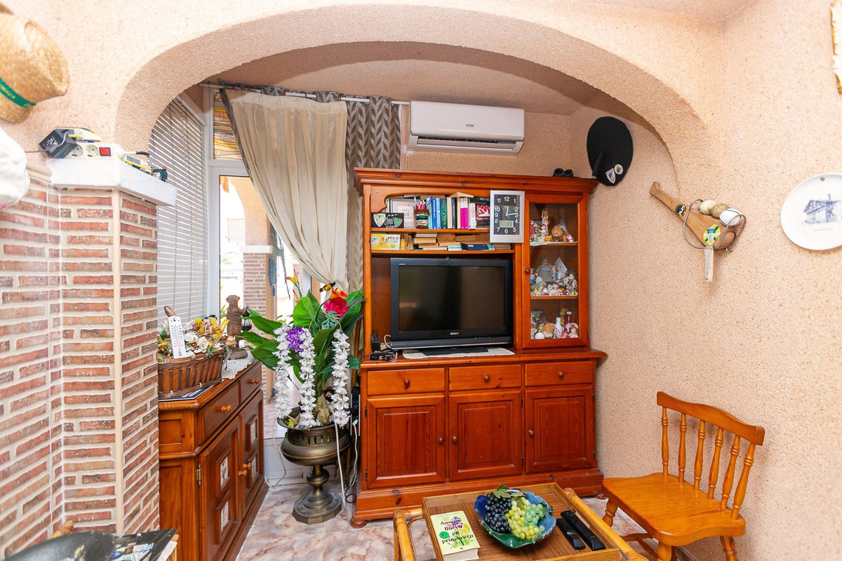ShowFeedImage House – Detached Villa in Orihuela