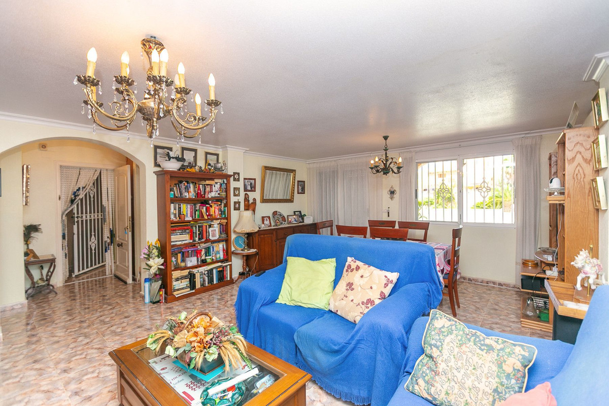 ShowFeedImage House – Detached Villa in Orihuela