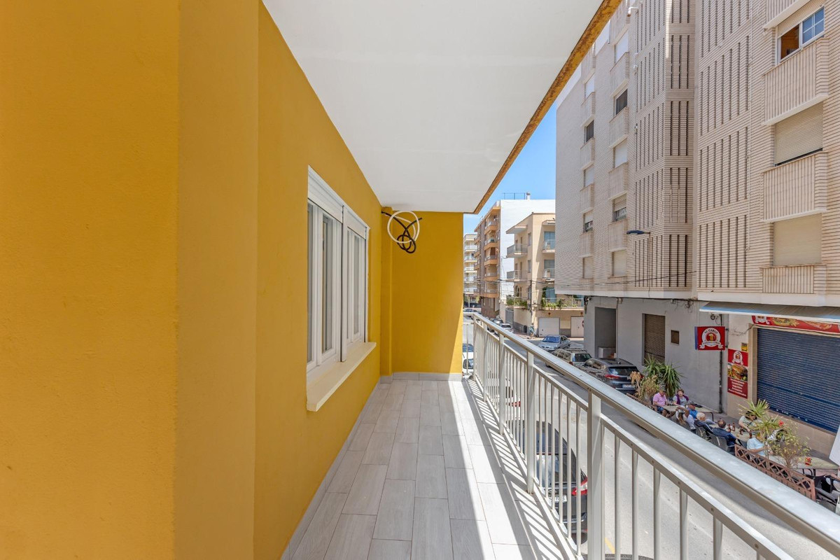 ShowFeedImage Apartment – Middle Floor Apartment in Torrevieja
