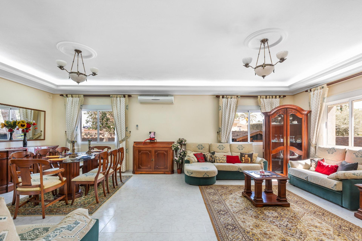 House – Detached Villa in Rojales