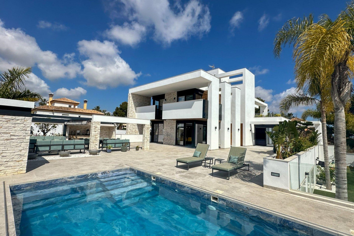 ShowFeedImage House – Detached Villa in Orihuela