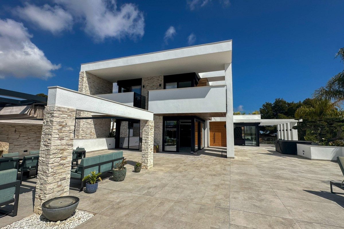ShowFeedImage House – Detached Villa in Orihuela