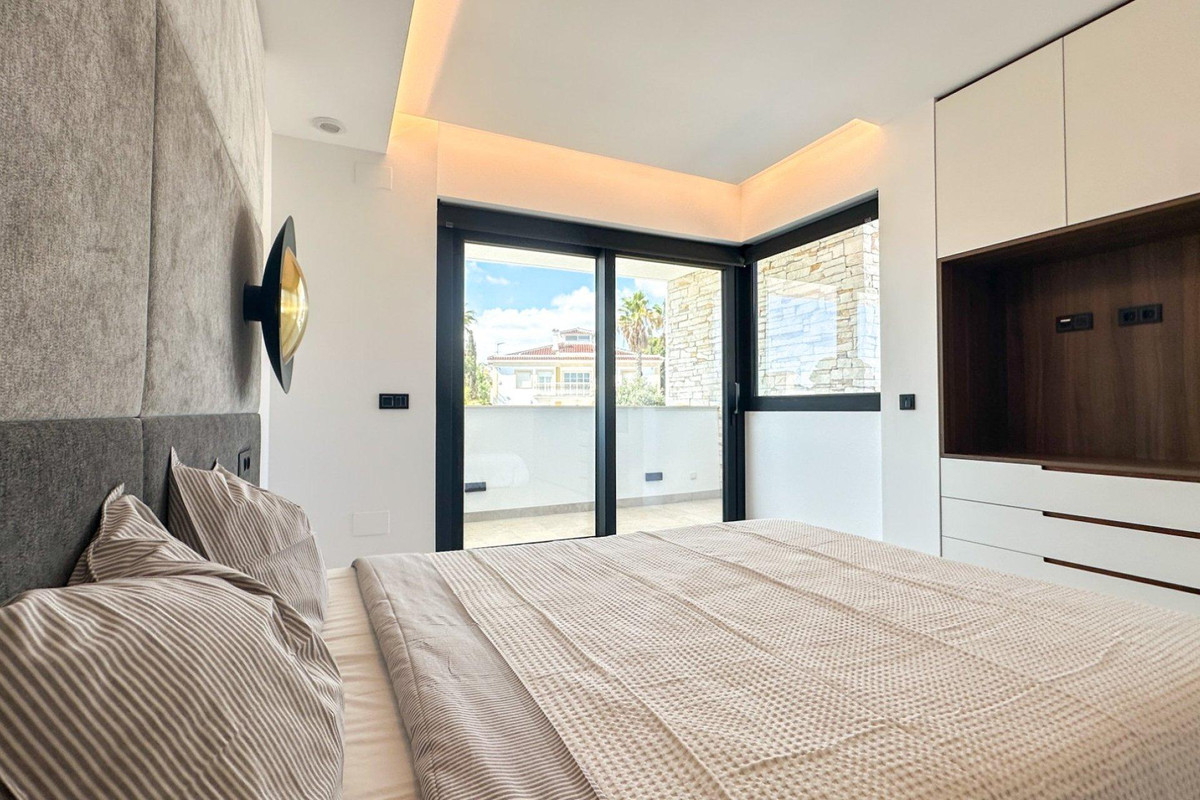 ShowFeedImage House – Detached Villa in Orihuela