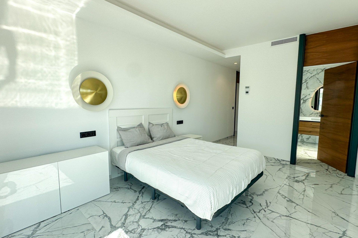 ShowFeedImage House – Detached Villa in Orihuela
