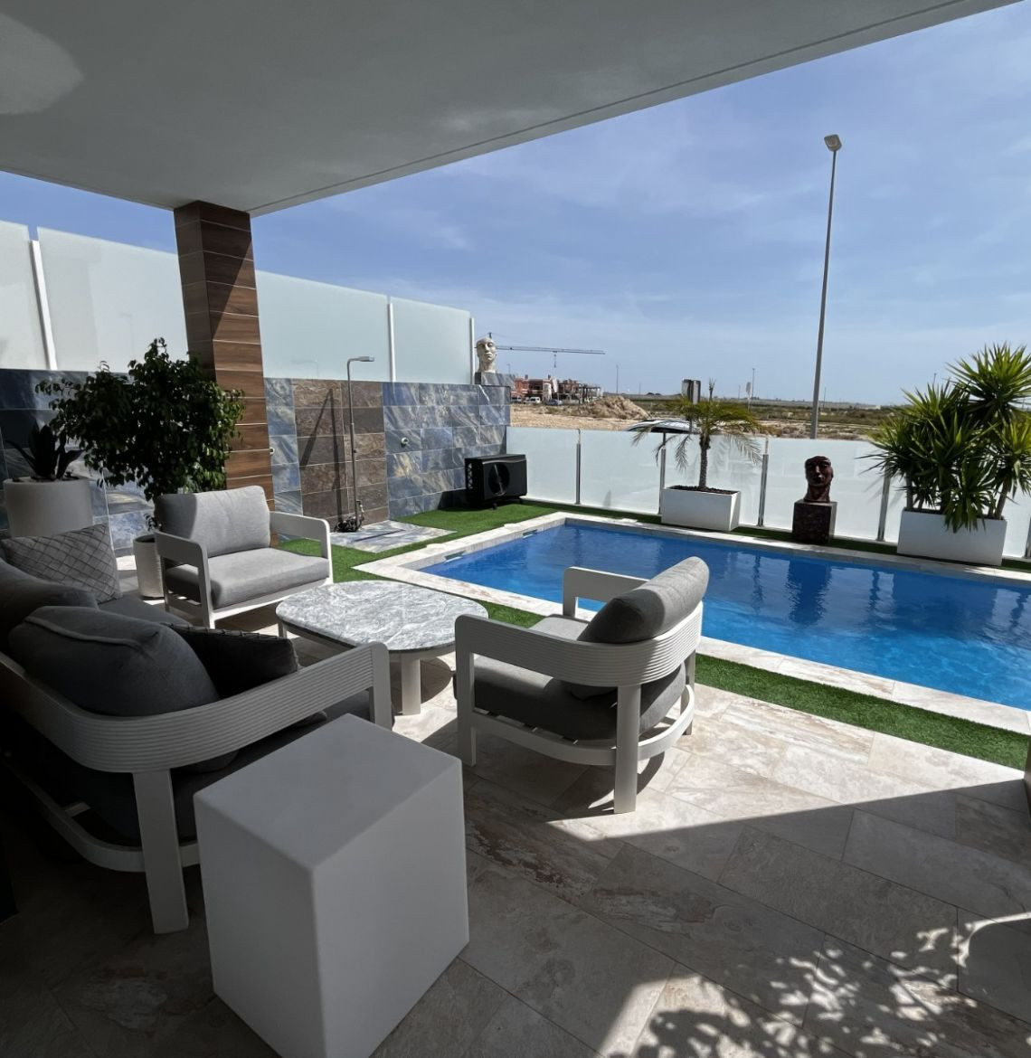 ShowFeedImage House – Detached Villa in Orihuela