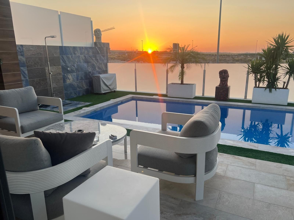 ShowFeedImage House – Detached Villa in Orihuela