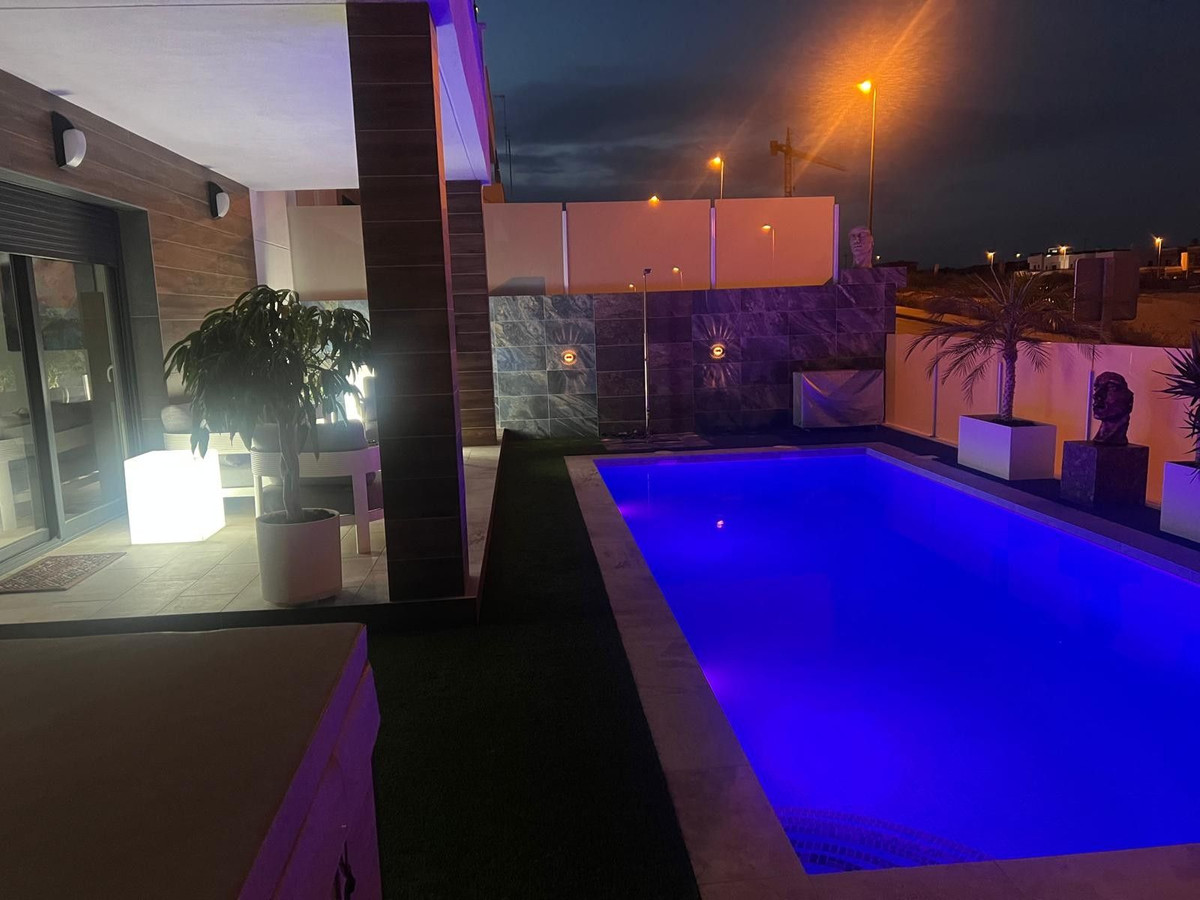 ShowFeedImage House – Detached Villa in Orihuela