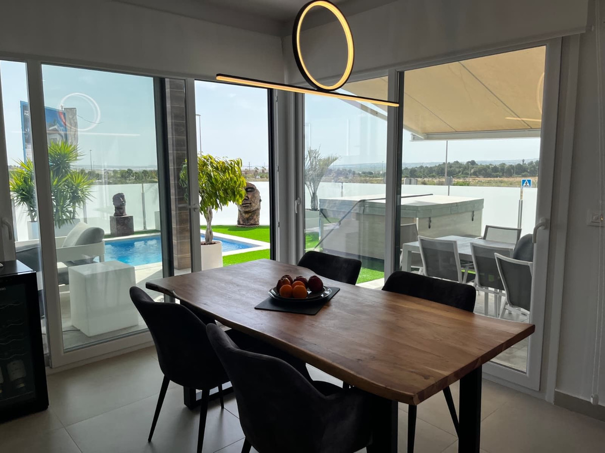 ShowFeedImage House – Detached Villa in Orihuela