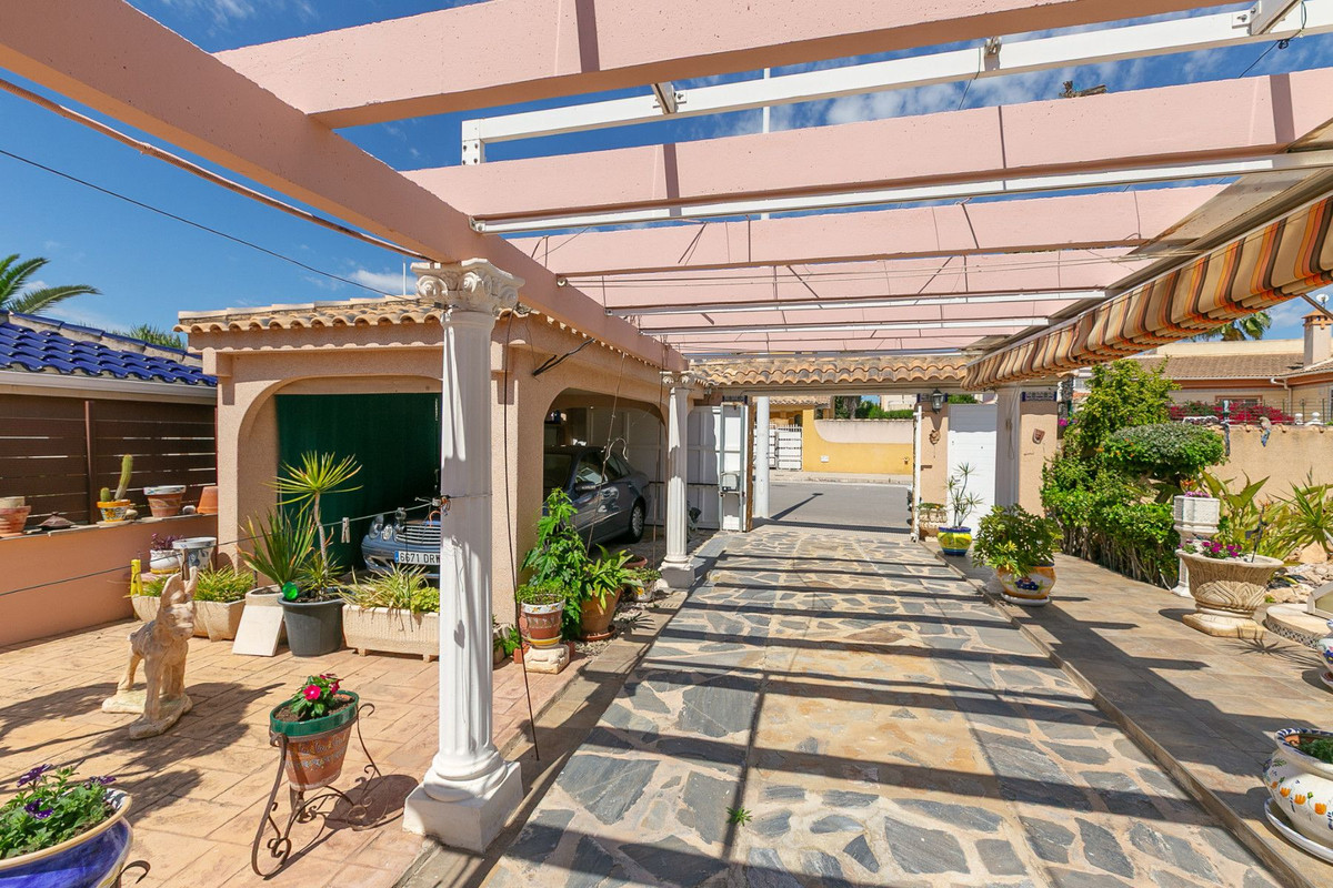 ShowFeedImage House – Detached Villa in Orihuela