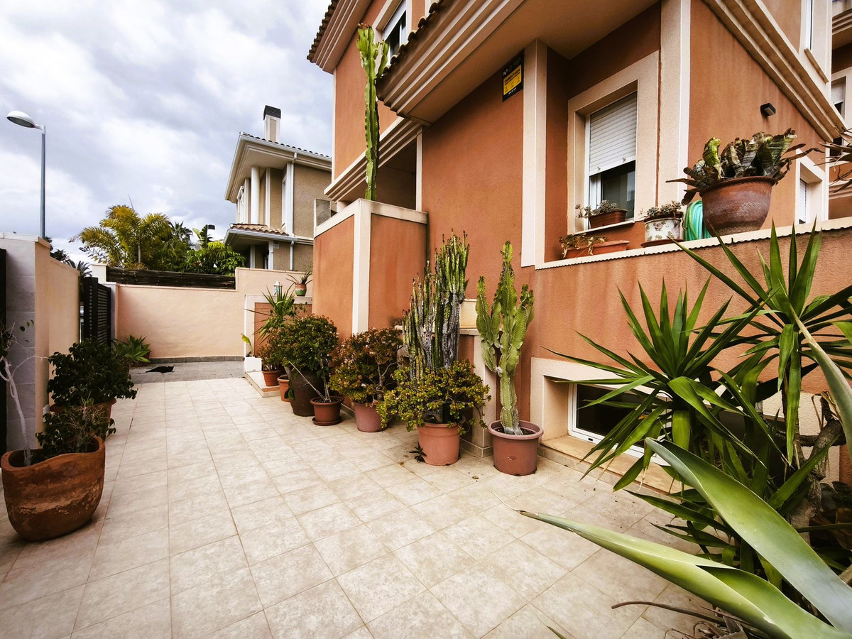 House – Detached Villa in Alicante