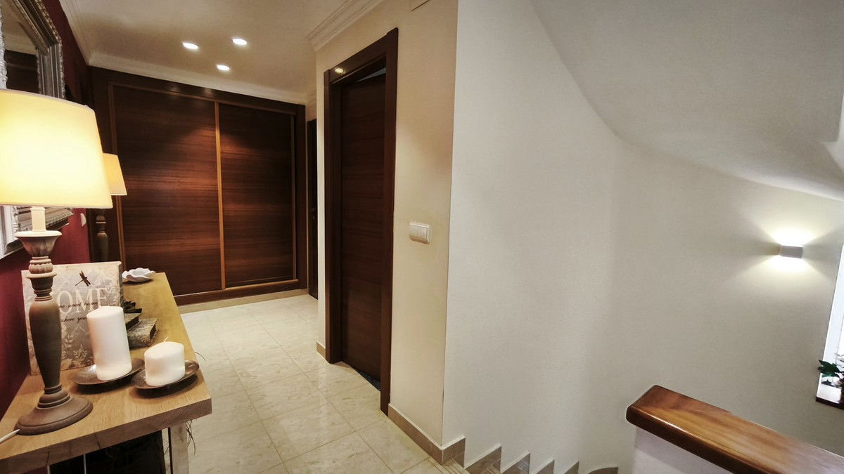 House – Detached Villa in Alicante