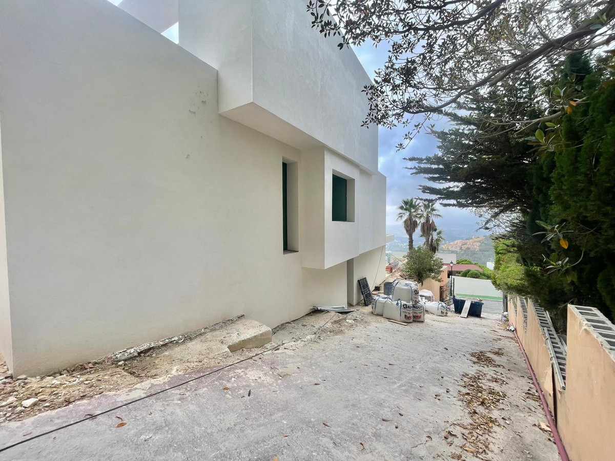 House – Detached Villa in Altea