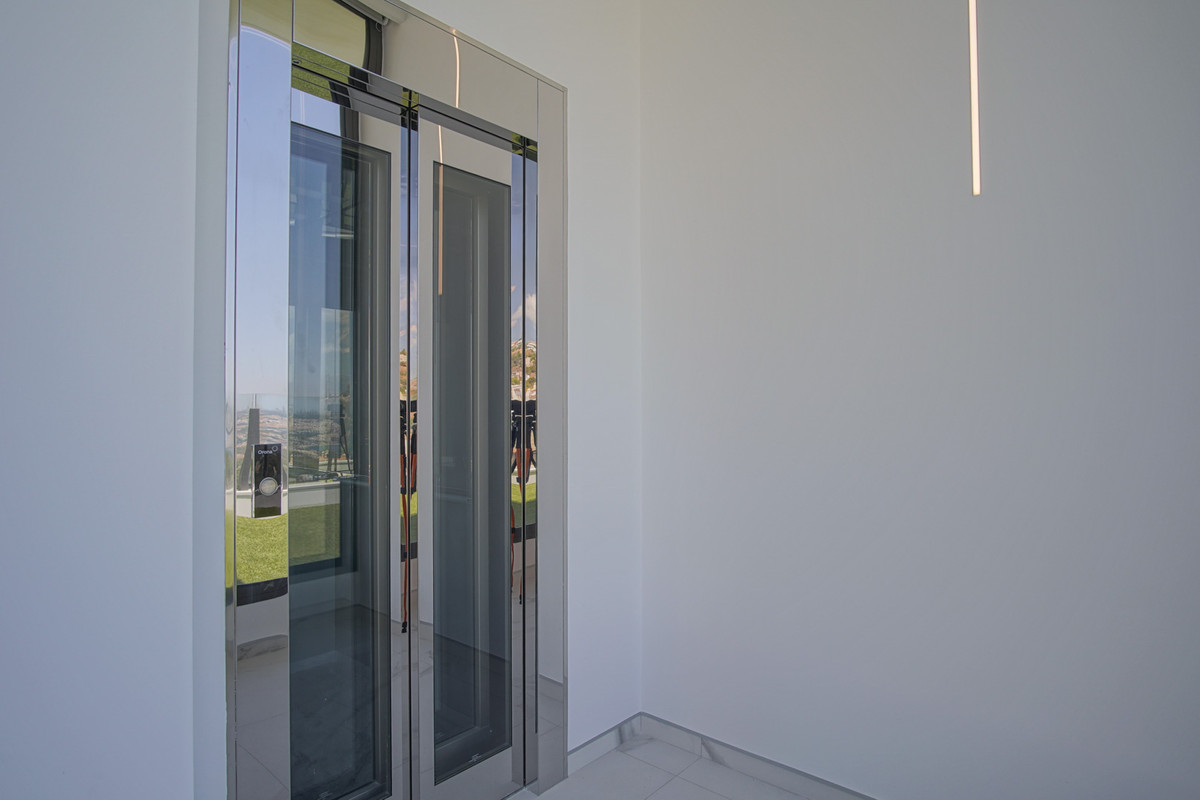 House – Detached Villa in Altea
