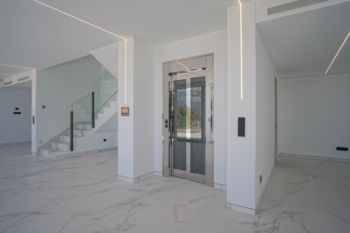 House – Detached Villa in Altea