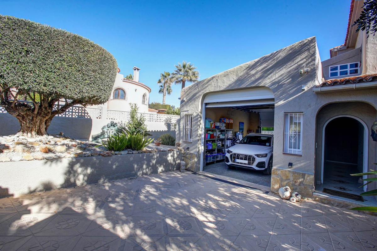 House – Detached Villa in Calpe