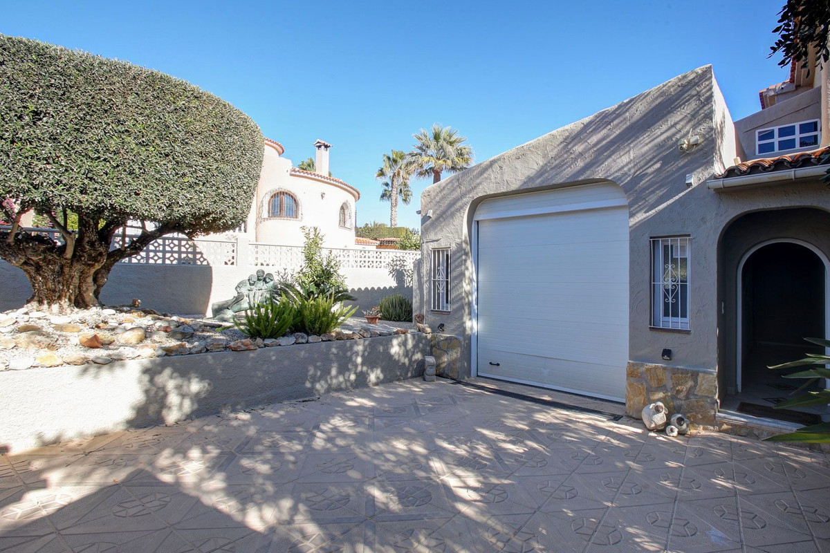 House – Detached Villa in Calpe