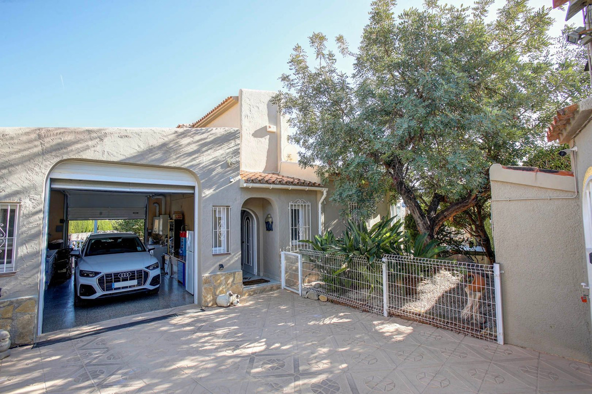 House – Detached Villa in Calpe