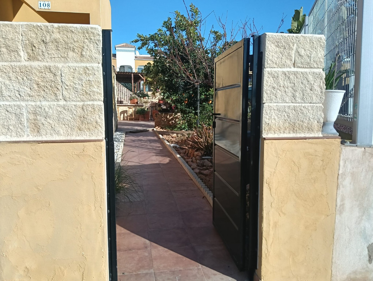 Apartment – Ground Floor Apartment in Los Montesinos