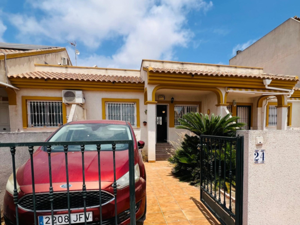 House – Townhouse in Daya Nueva