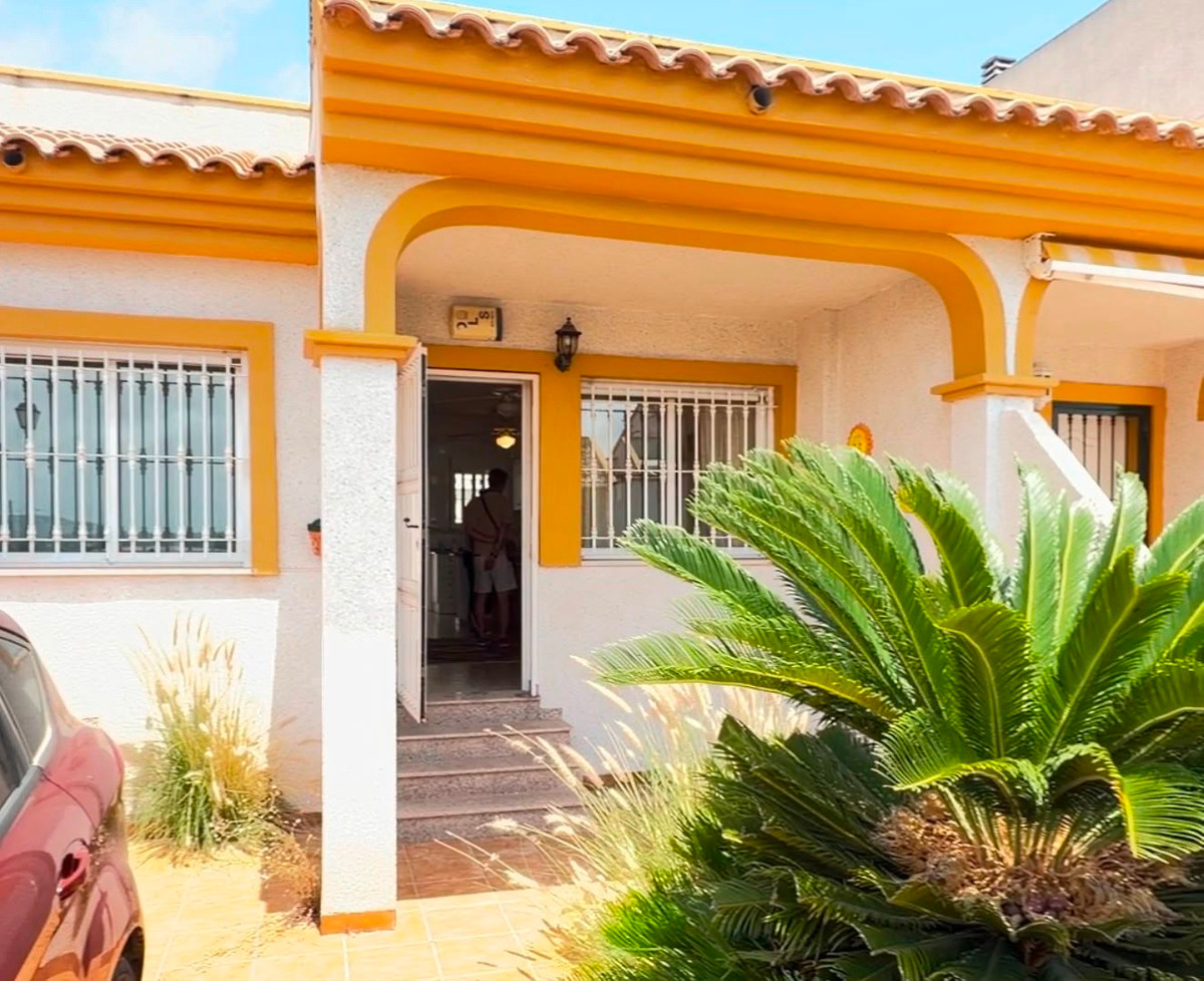 House – Townhouse in Daya Nueva