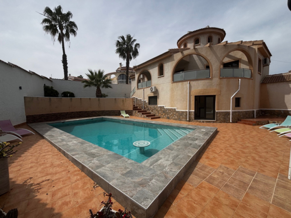 House – Detached Villa in Rojales