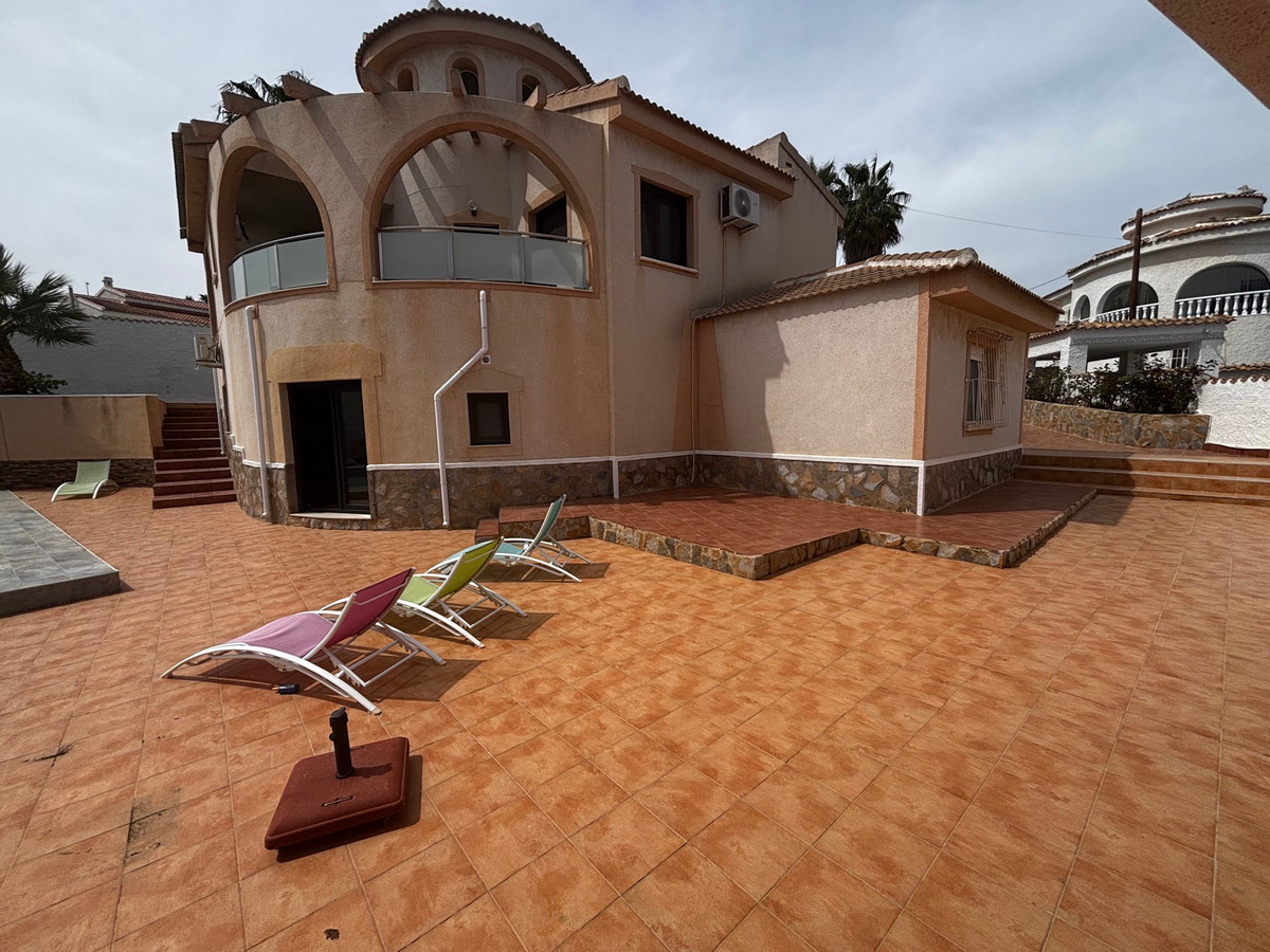 House – Detached Villa in Rojales