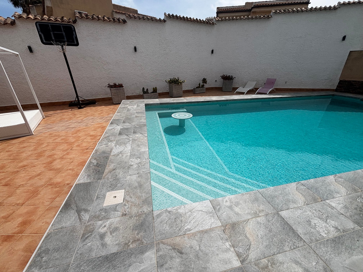 House – Detached Villa in Rojales