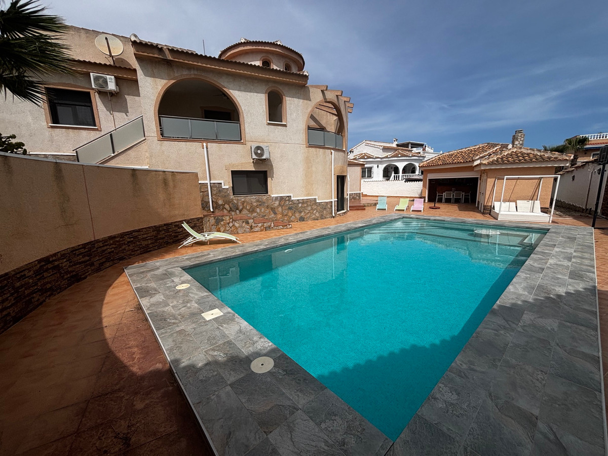 House – Detached Villa in Rojales