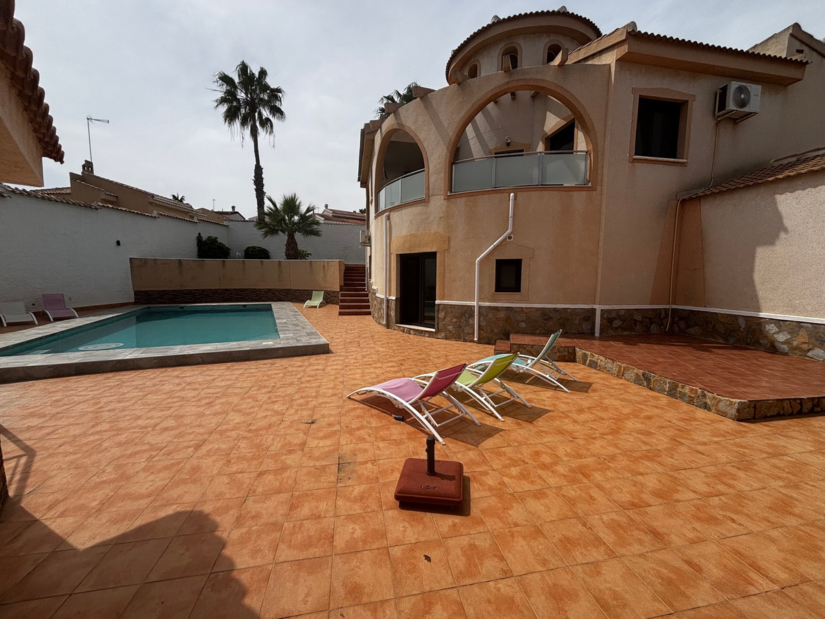House – Detached Villa in Rojales