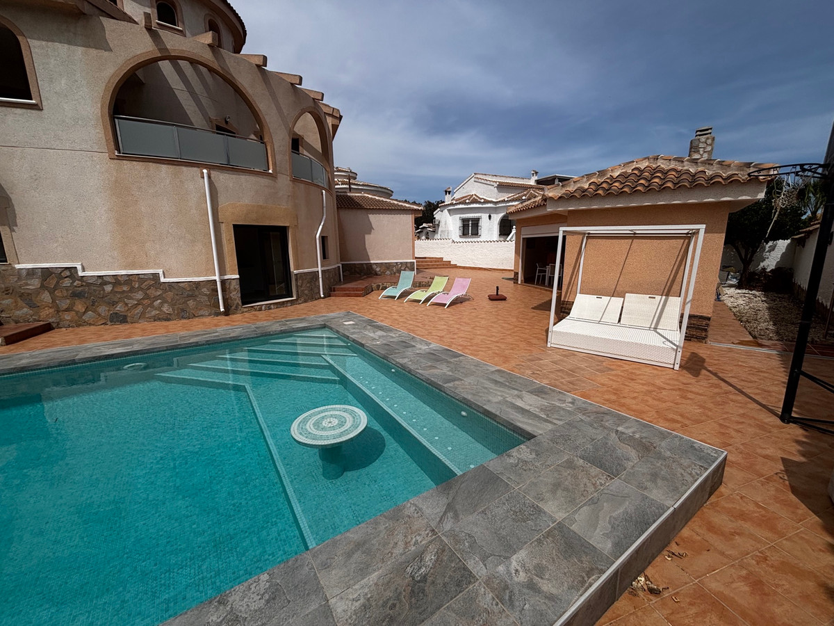 House – Detached Villa in Rojales