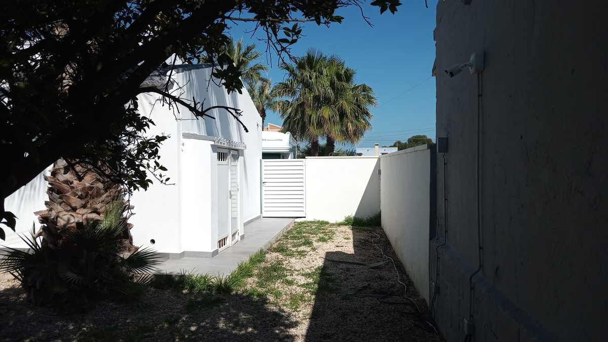 ShowFeedImage House – Detached Villa in Orihuela
