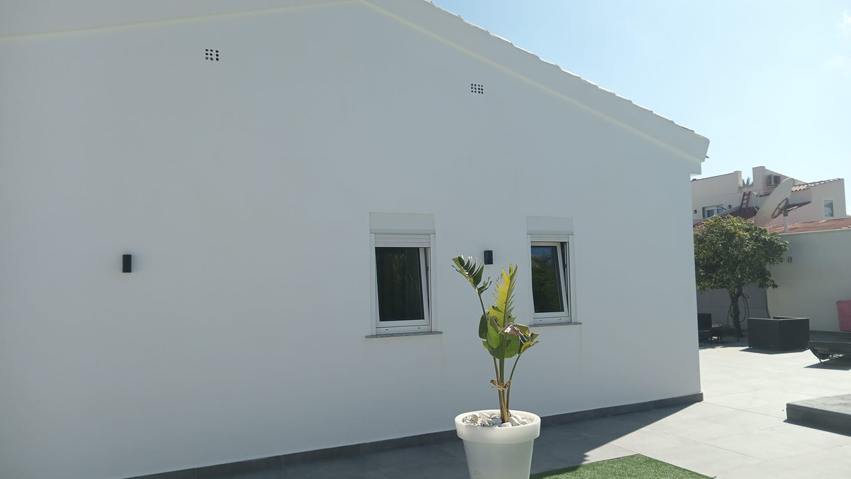 ShowFeedImage House – Detached Villa in Orihuela