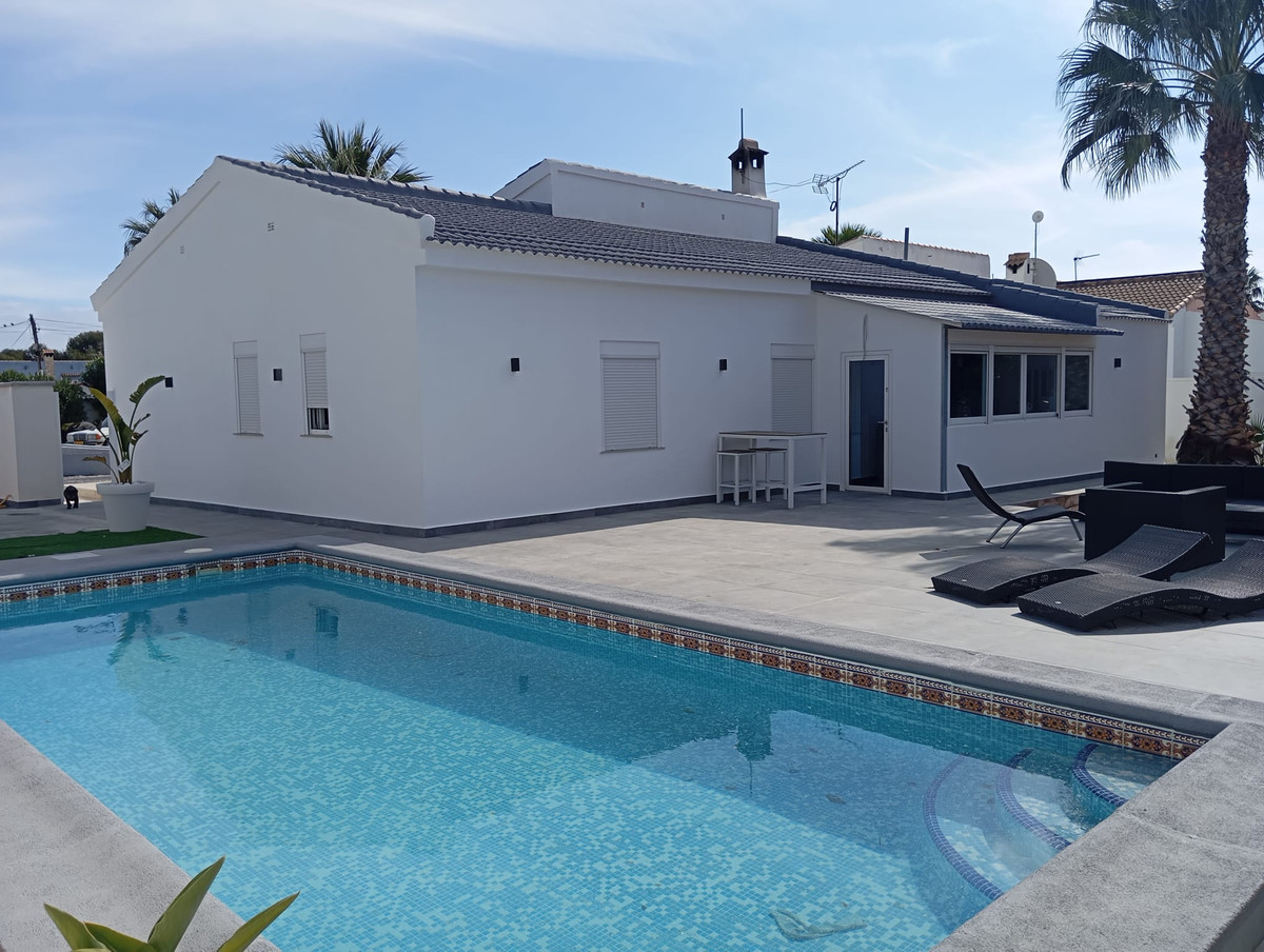 ShowFeedImage House – Detached Villa in Orihuela