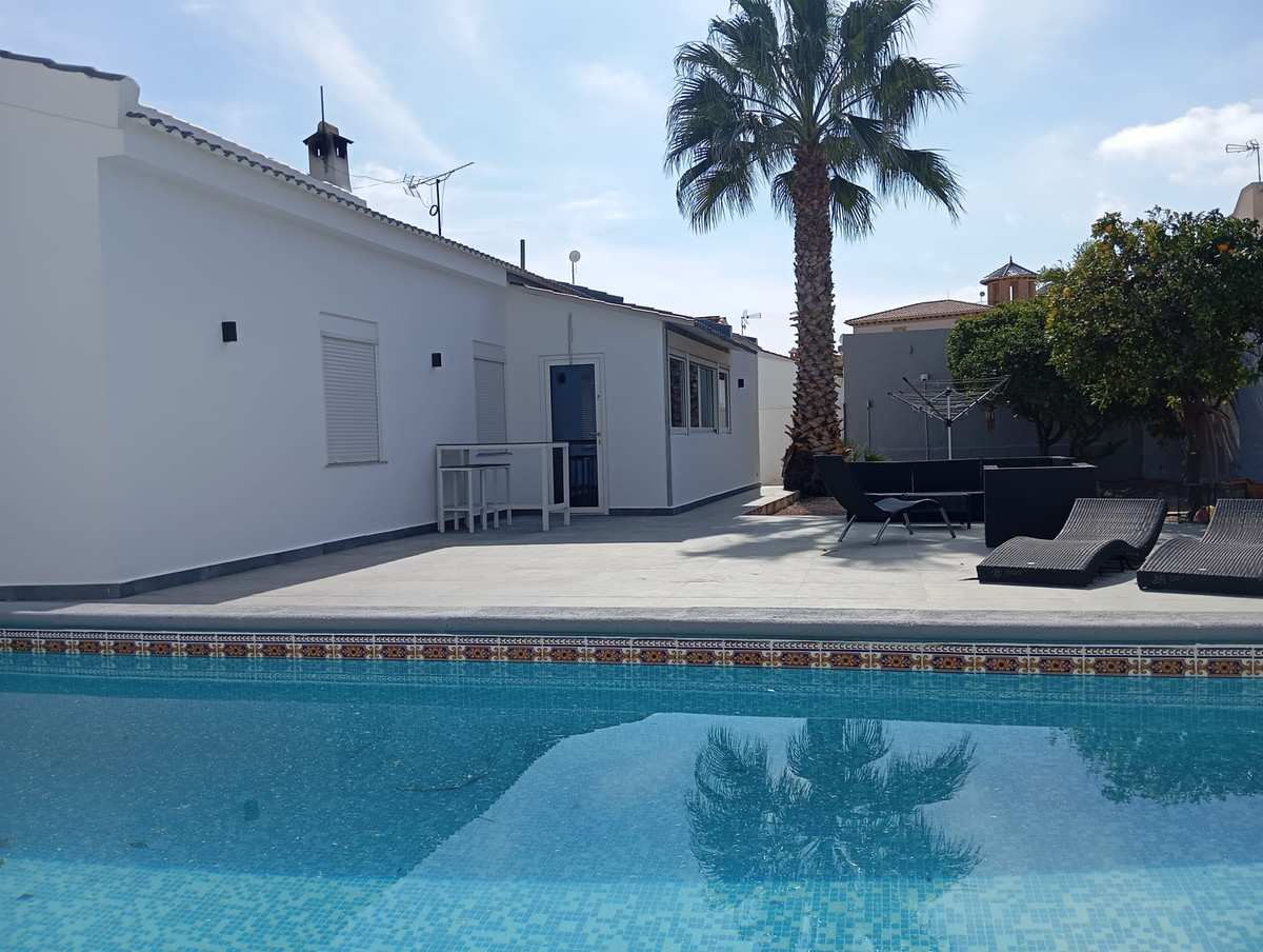 ShowFeedImage House – Detached Villa in Orihuela