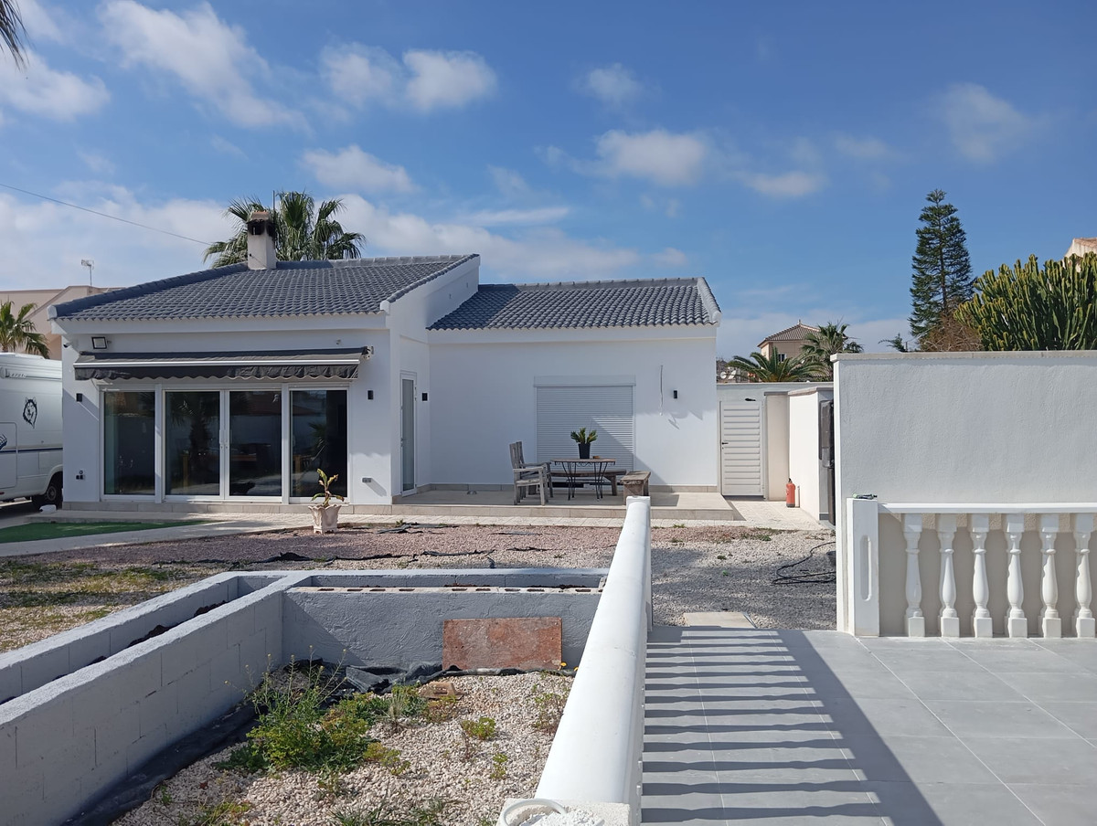 ShowFeedImage House – Detached Villa in Orihuela