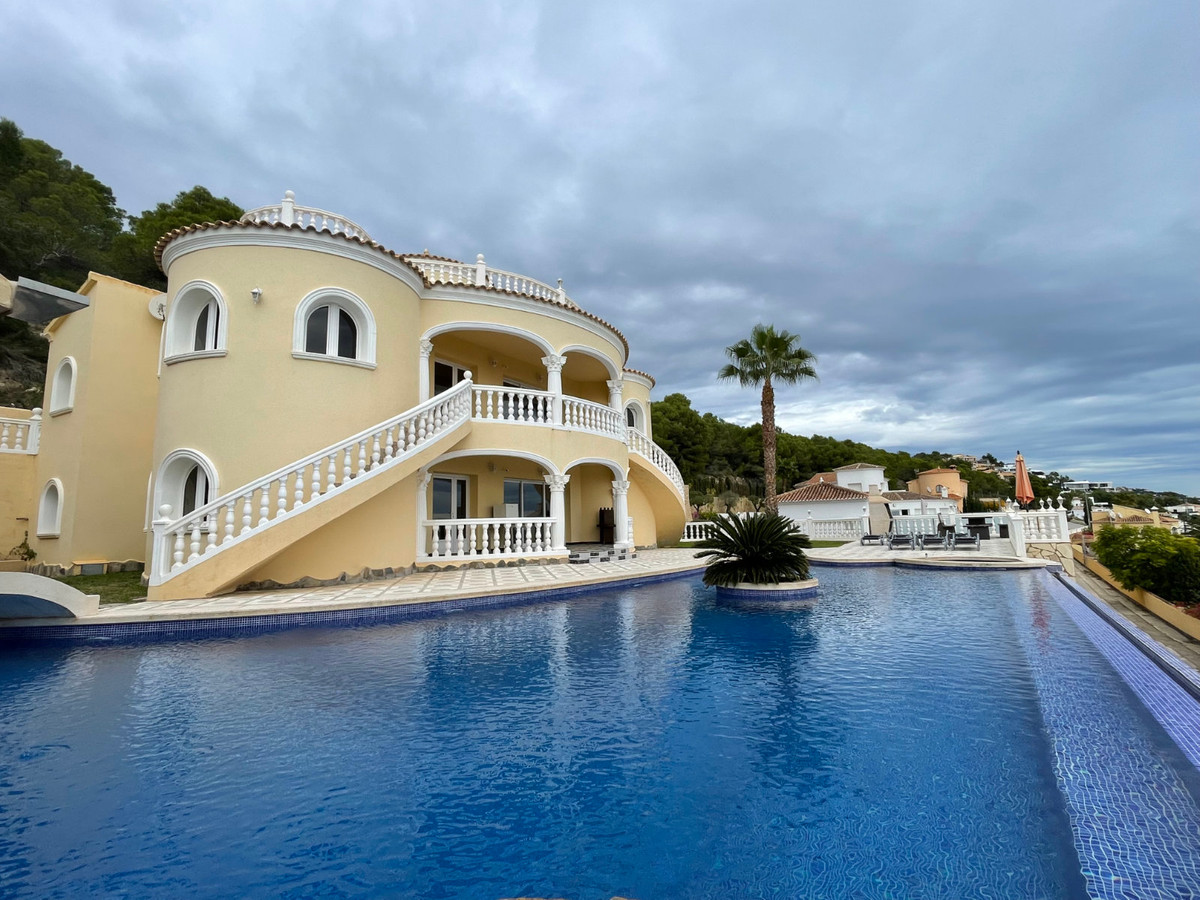 ShowFeedImage House – Detached Villa in Calpe