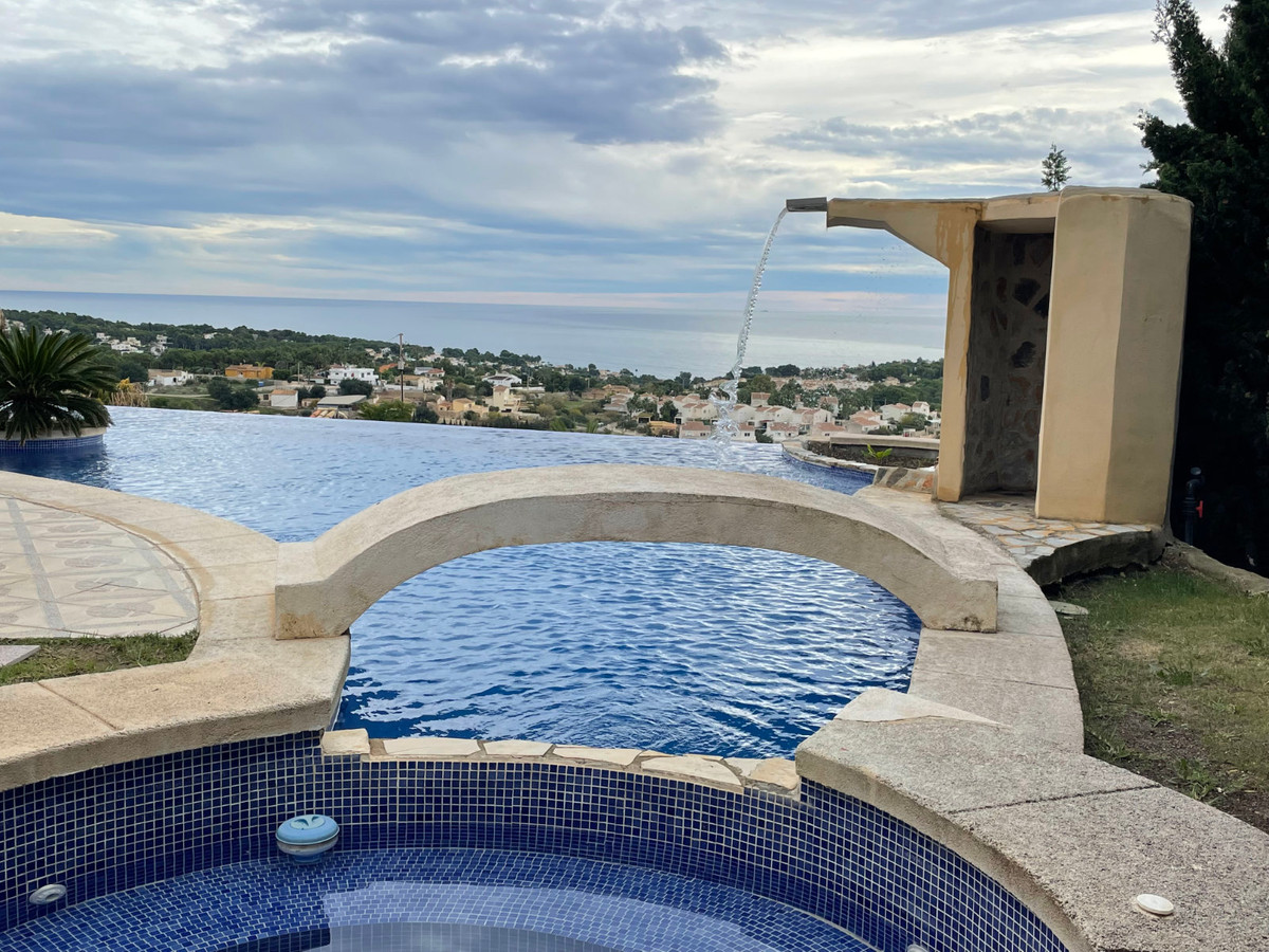 ShowFeedImage House – Detached Villa in Calpe