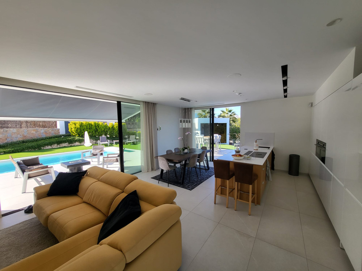 ShowFeedImage House – Detached Villa in Orihuela