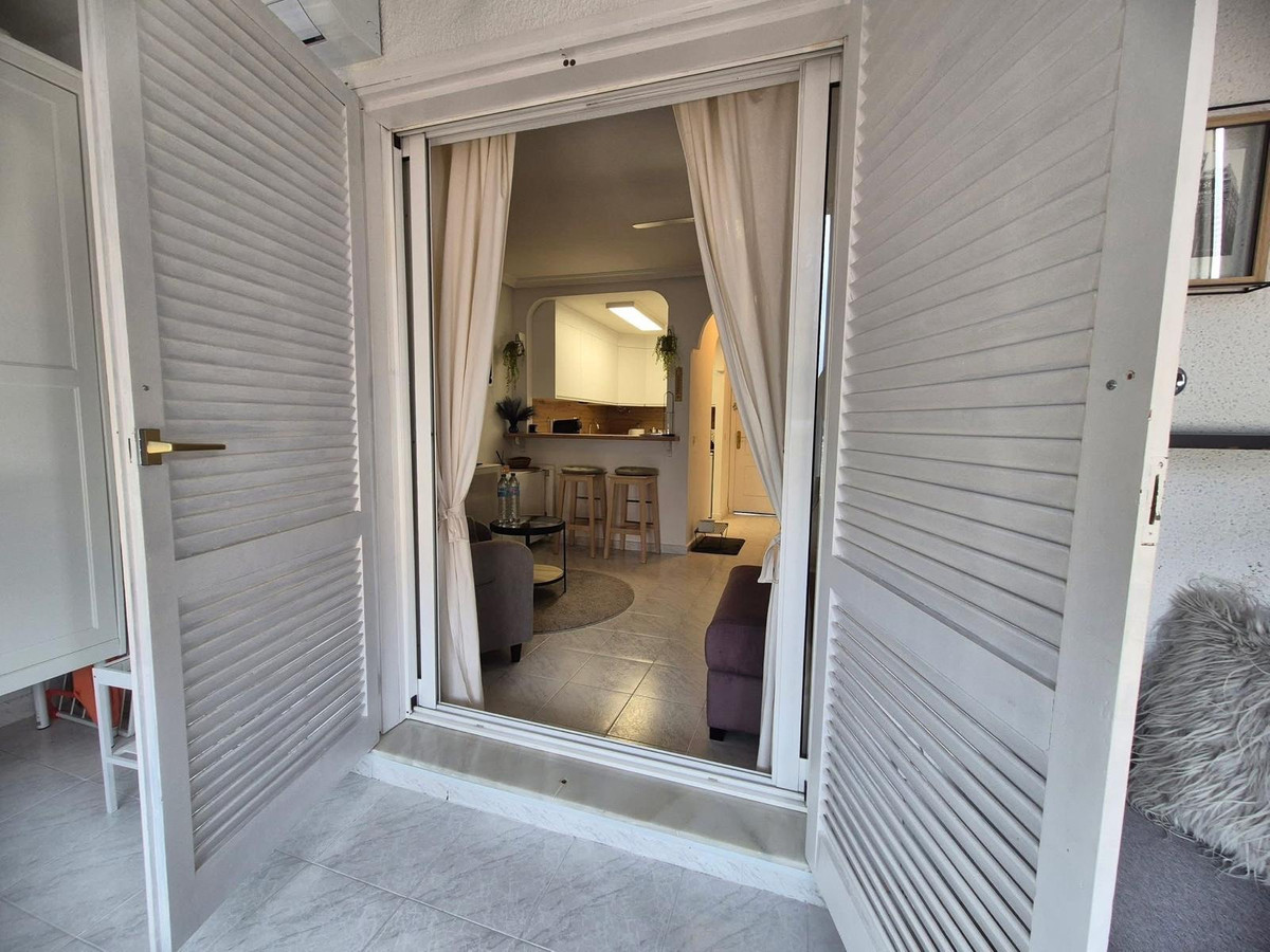 ShowFeedImage Apartment – Middle Floor Studio in Torrevieja