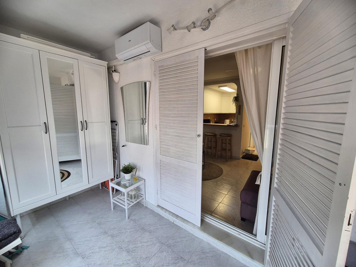 ShowFeedImage Apartment – Middle Floor Studio in Torrevieja