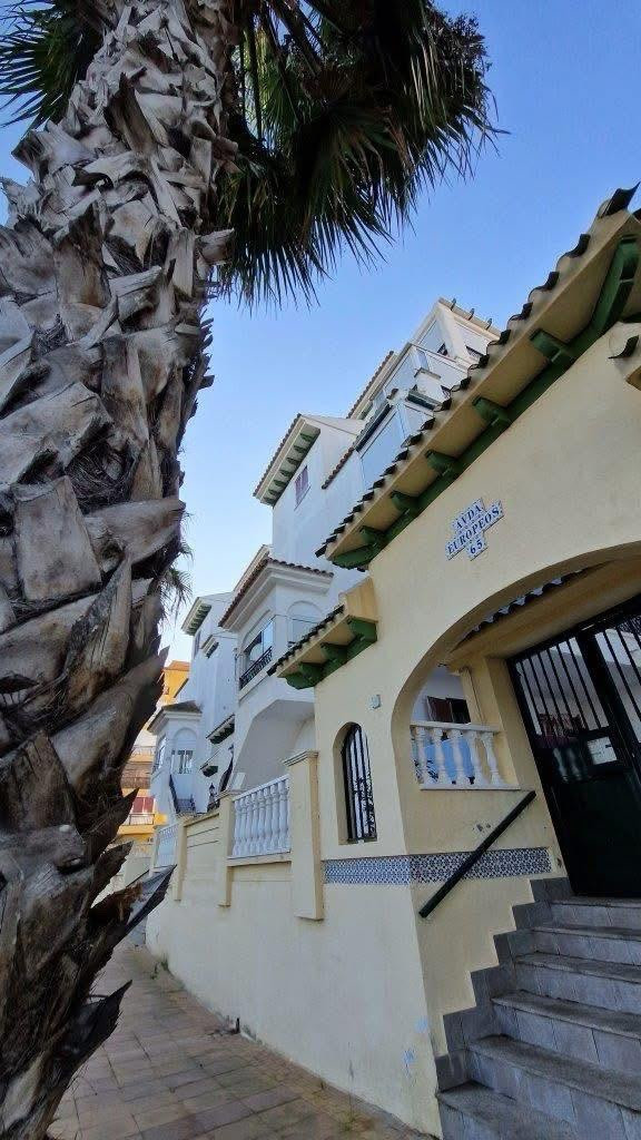ShowFeedImage Apartment – Middle Floor Studio in Torrevieja