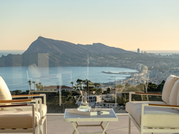 House – Detached Villa in Altea