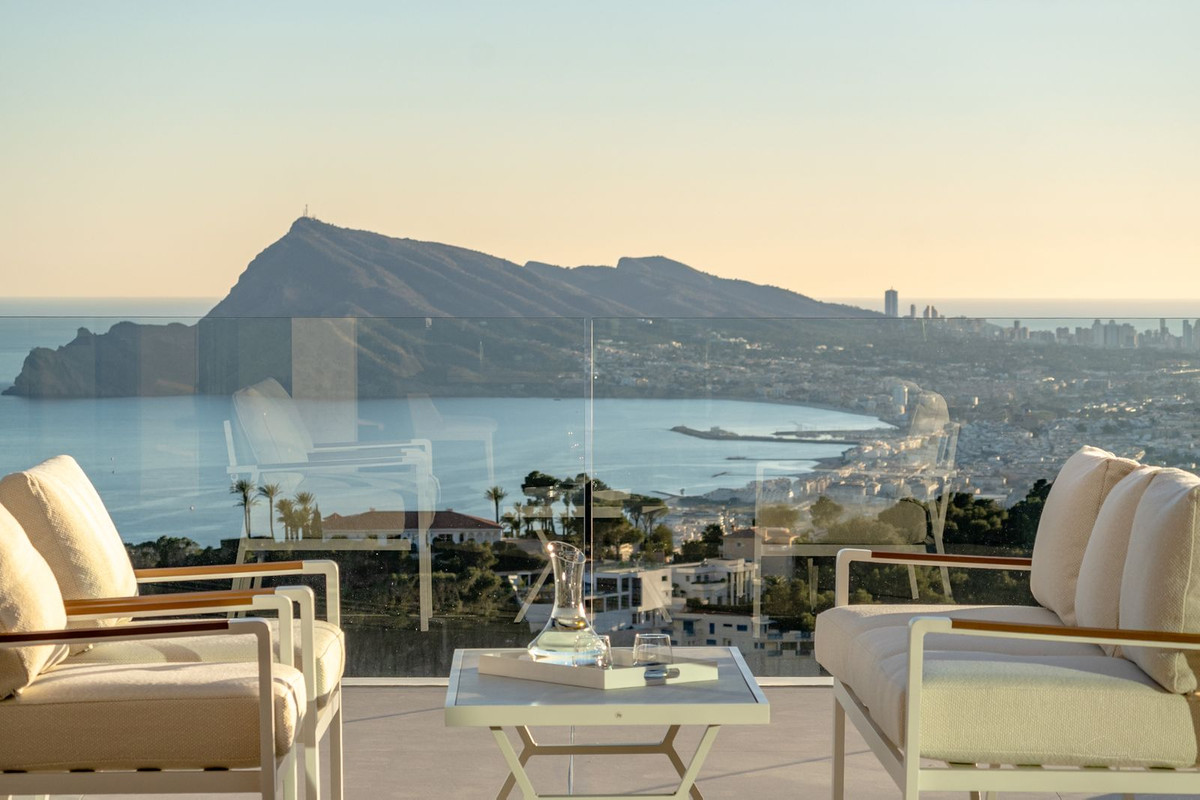 House – Detached Villa in Altea