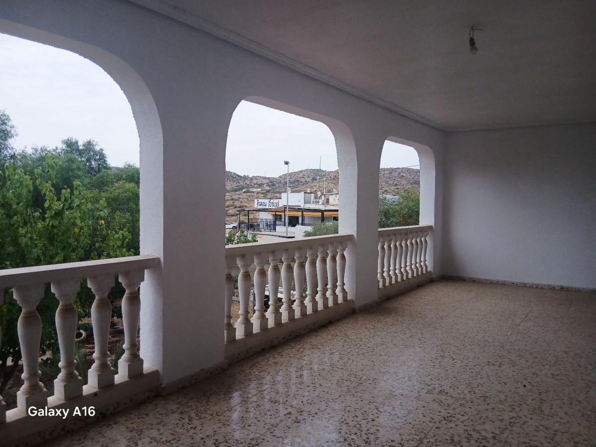House – Detached Villa in Elche