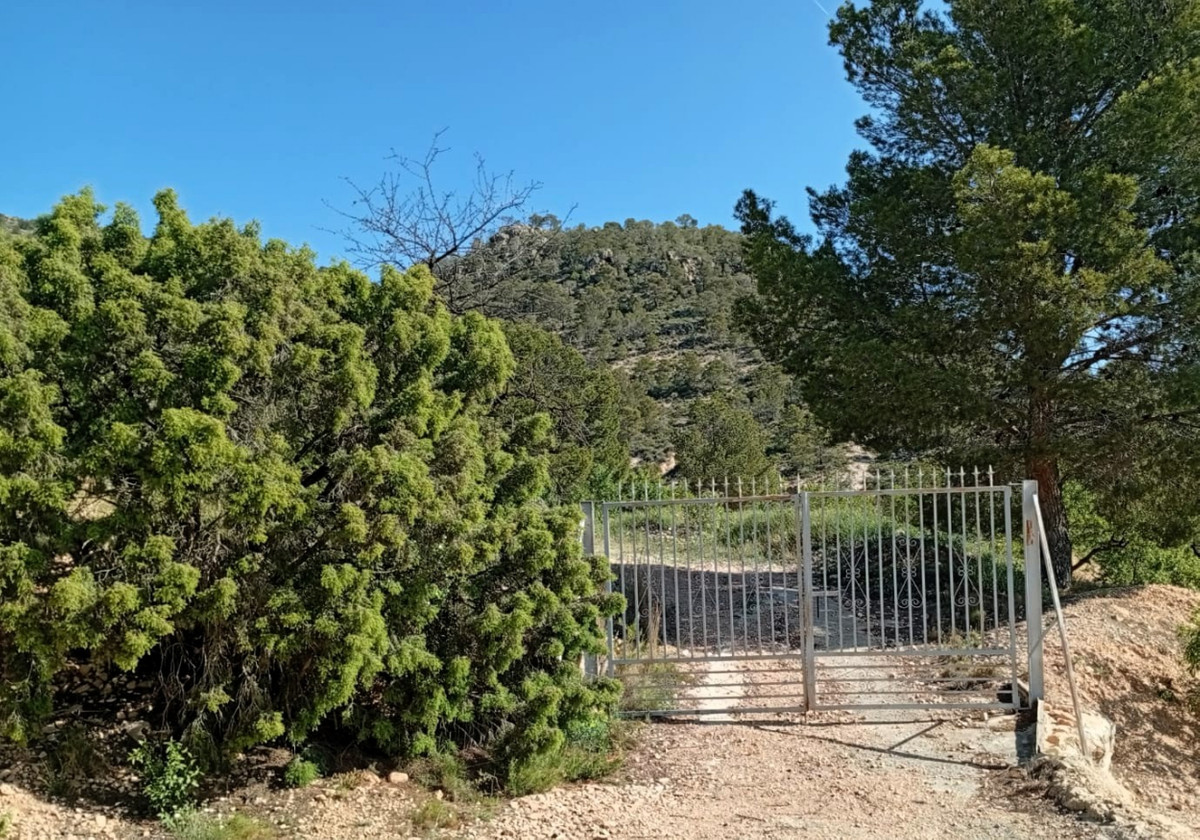 House – Cave House in Salinas