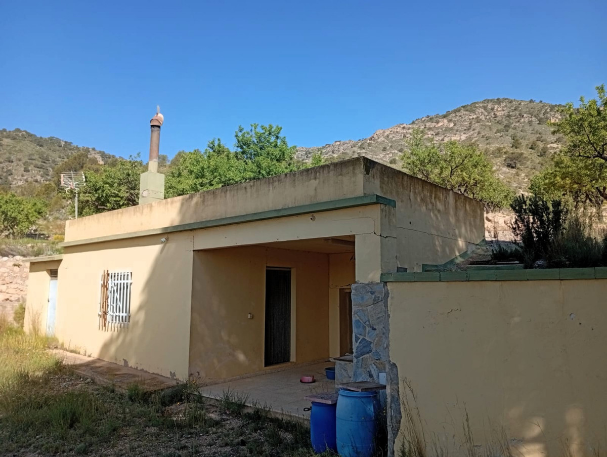 House – Cave House in Salinas