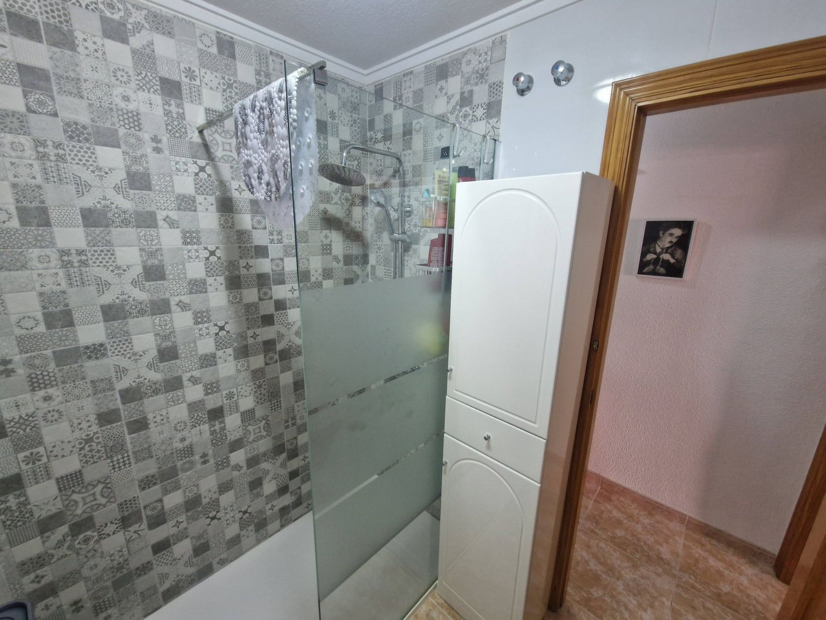 Apartment – Middle Floor Apartment in Torrevieja
