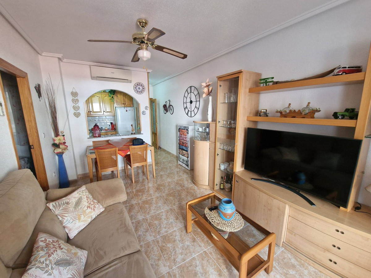 Apartment – Middle Floor Apartment in Torrevieja