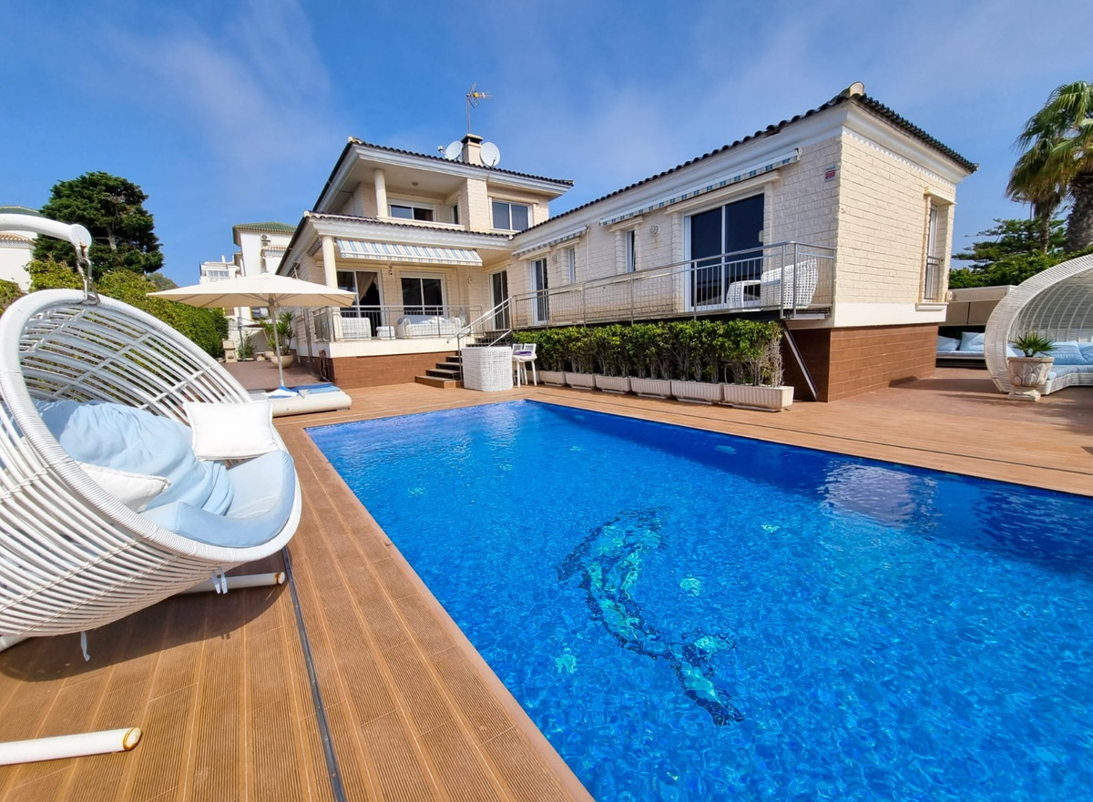 ShowFeedImage House – Detached Villa in Torrevieja